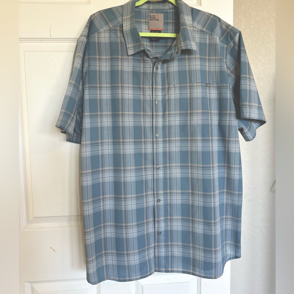 5.11 Tactical
Men’s Short Sleeve Button Up Shirt
Size 2XL
Excellent Condition
